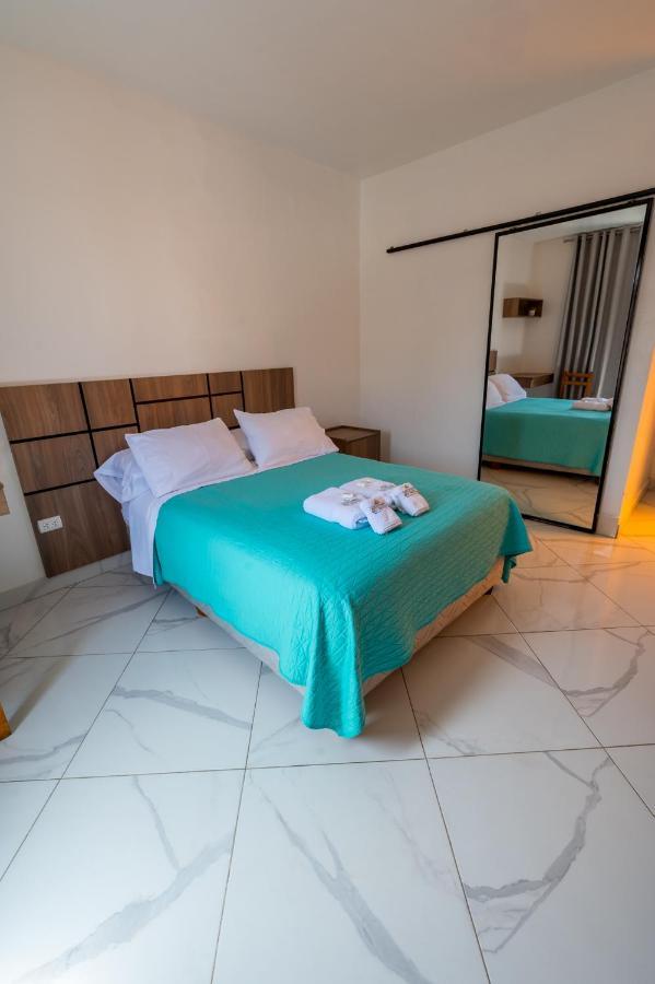 Los Esteros Hostal 후안차코 외부 사진