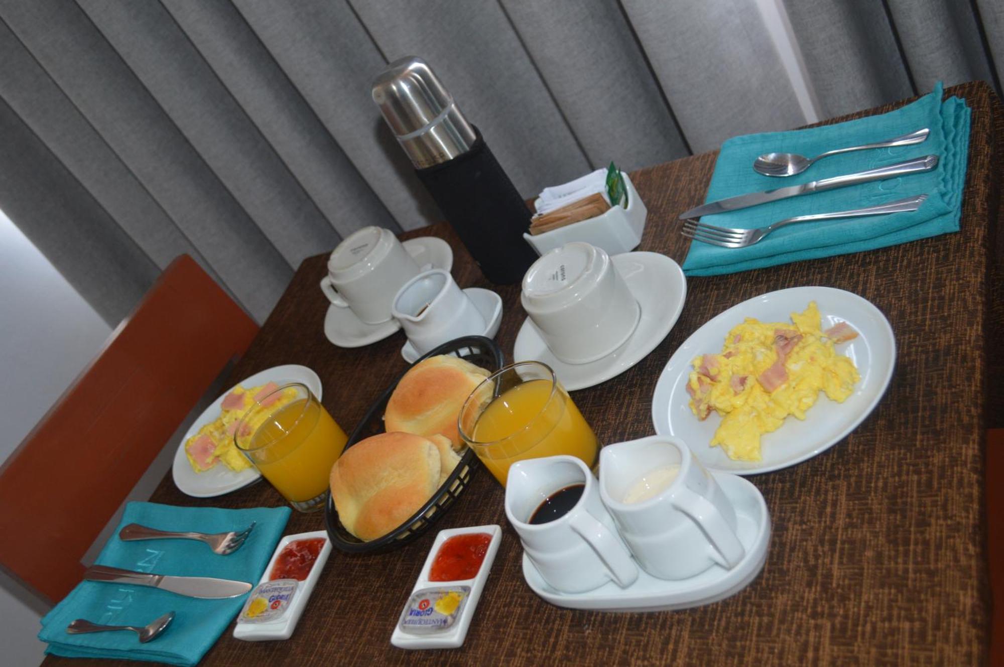 Los Esteros Hostal 후안차코 외부 사진